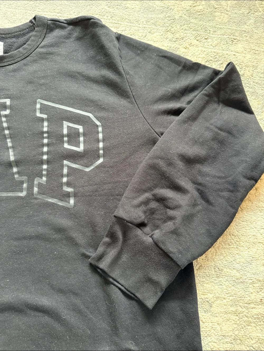 GAP Men's Black Crewneck with Subtle Logo Accent